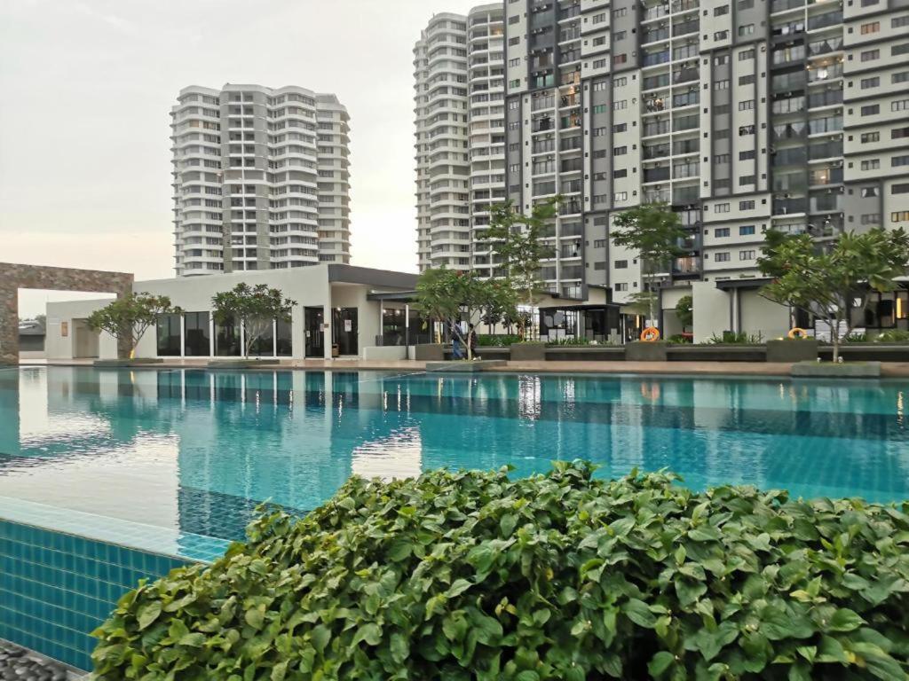 Hani Homestay Wifi Netflix Secure Parking Klia Usim Inti Aeon Mall Nilai Esterno foto