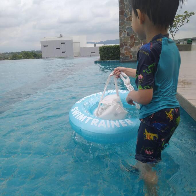 Hani Homestay Wifi Netflix Secure Parking Klia Usim Inti Aeon Mall Nilai Esterno foto