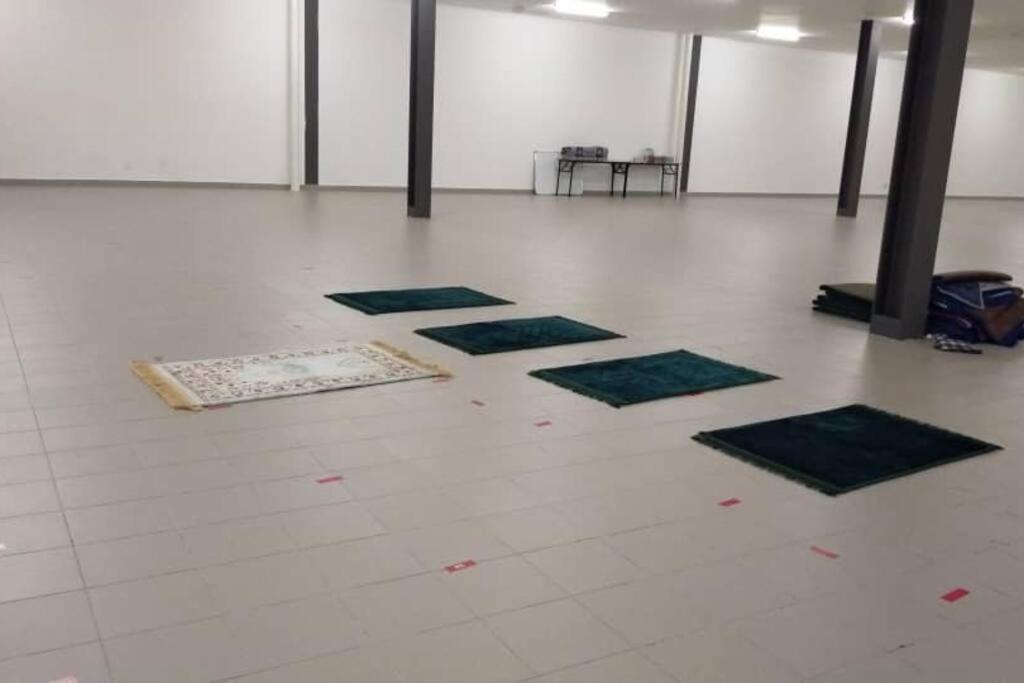 Hani Homestay Wifi Netflix Secure Parking Klia Usim Inti Aeon Mall Nilai Esterno foto