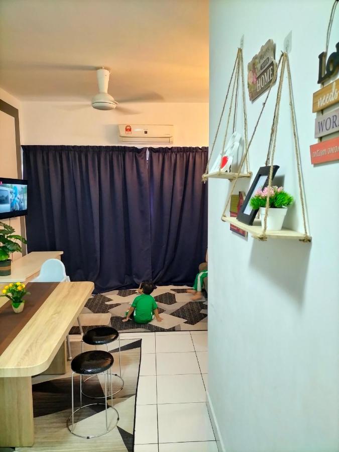 Hani Homestay Wifi Netflix Secure Parking Klia Usim Inti Aeon Mall Nilai Esterno foto